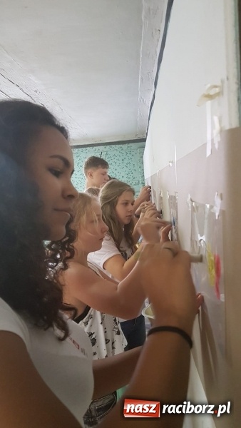 Zdjęcie w galerii na portalu naszraciborz.pl: Języki jednoczą świat. Uczniowie SP18 na wymianie w Roth wiadomości z regionu