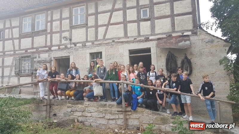 Zdjęcie w galerii na portalu naszraciborz.pl: Języki jednoczą świat. Uczniowie SP18 na wymianie w Roth wiadomości z regionu