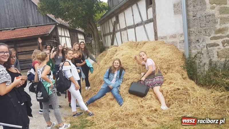 Zdjęcie w galerii na portalu naszraciborz.pl: Języki jednoczą świat. Uczniowie SP18 na wymianie w Roth wiadomości z regionu