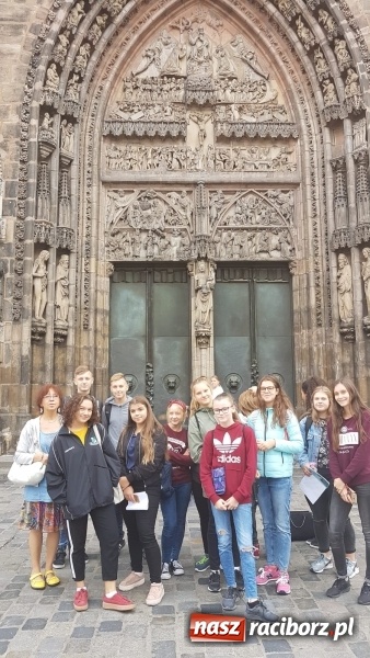 Zdjęcie w galerii na portalu naszraciborz.pl: Języki jednoczą świat. Uczniowie SP18 na wymianie w Roth wiadomości z regionu