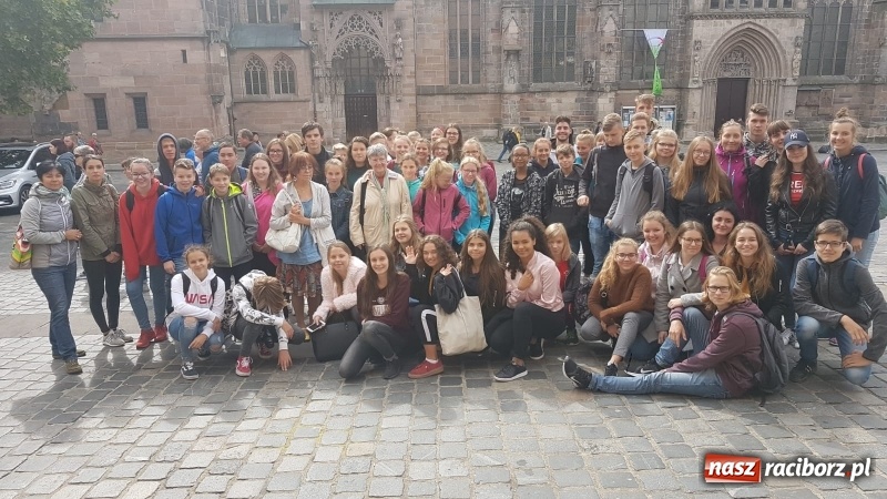 Zdjęcie w galerii na portalu naszraciborz.pl: Języki jednoczą świat. Uczniowie SP18 na wymianie w Roth wiadomości z regionu