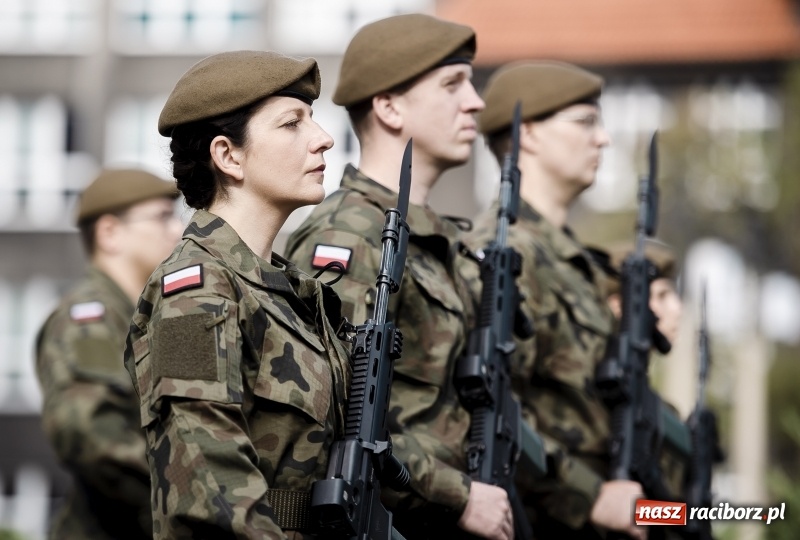 Zdjęcie w galerii na portalu naszraciborz.pl: Pierwsza przysięga wojskowa śląskich Terytorialsów wiadomości z regionu