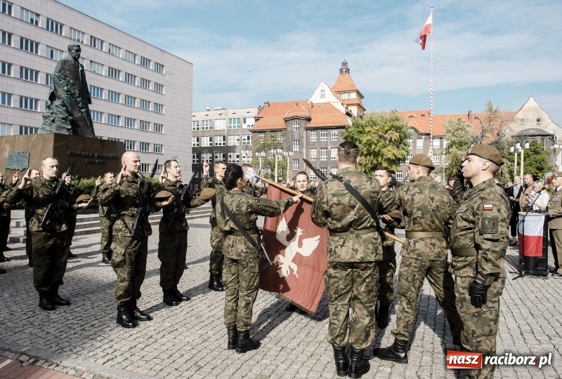 Zdjęcie w galerii na portalu naszraciborz.pl: Pierwsza przysięga wojskowa śląskich Terytorialsów wiadomości z regionu