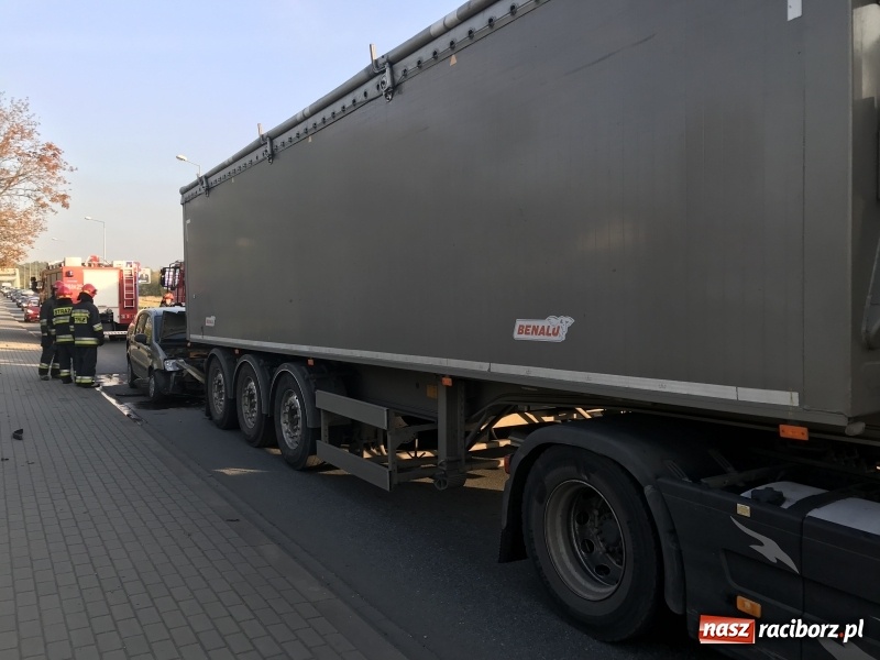 Zdjęcie w galerii na portalu naszraciborz.pl: Trzy samochody zderzyły się na Rybnickiej  wiadomości z regionu