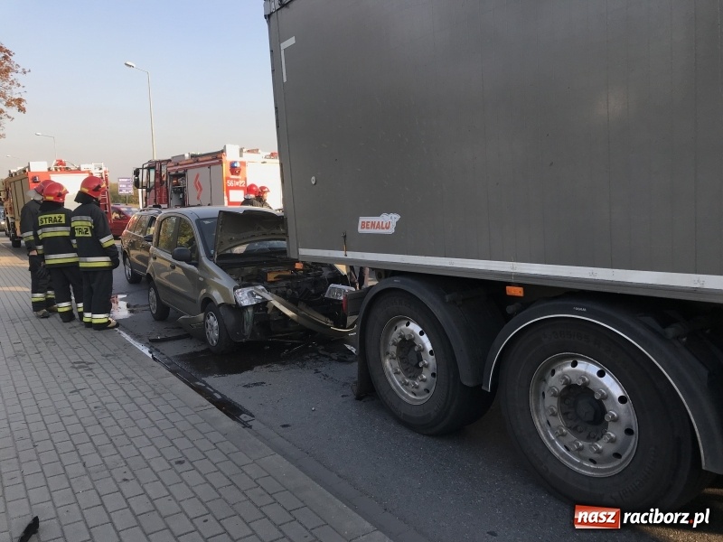 Zdjęcie w galerii na portalu naszraciborz.pl: Trzy samochody zderzyły się na Rybnickiej  wiadomości z regionu