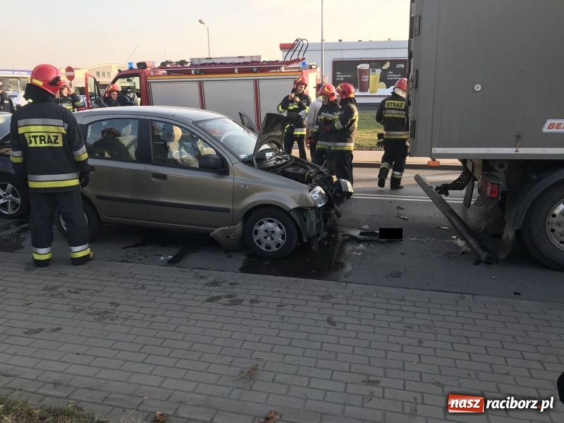 Zdjęcie w galerii na portalu naszraciborz.pl: Trzy samochody zderzyły się na Rybnickiej  wiadomości z regionu