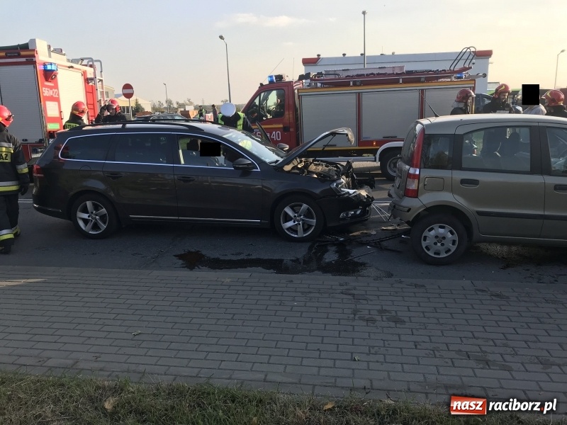 Zdjęcie w galerii na portalu naszraciborz.pl: Trzy samochody zderzyły się na Rybnickiej  wiadomości z regionu