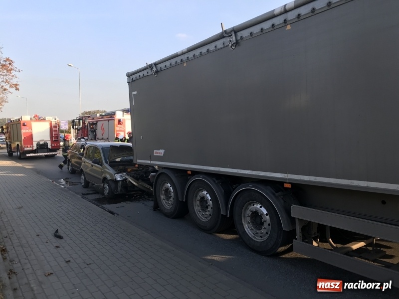 Zdjęcie w galerii na portalu naszraciborz.pl: Trzy samochody zderzyły się na Rybnickiej  wiadomości z regionu