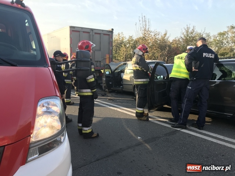 Zdjęcie w galerii na portalu naszraciborz.pl: Trzy samochody zderzyły się na Rybnickiej  wiadomości z regionu