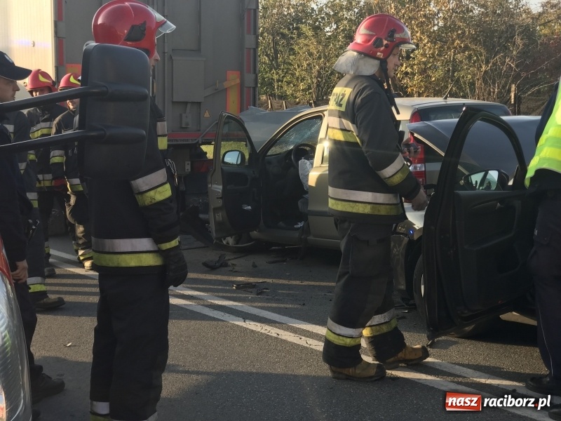 Zdjęcie w galerii na portalu naszraciborz.pl: Trzy samochody zderzyły się na Rybnickiej  wiadomości z regionu