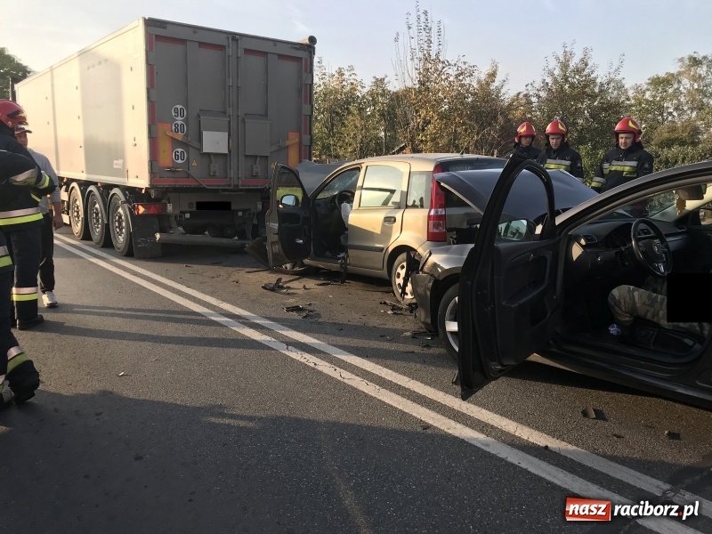 Zdjęcie w galerii na portalu naszraciborz.pl: Trzy samochody zderzyły się na Rybnickiej  wiadomości z regionu