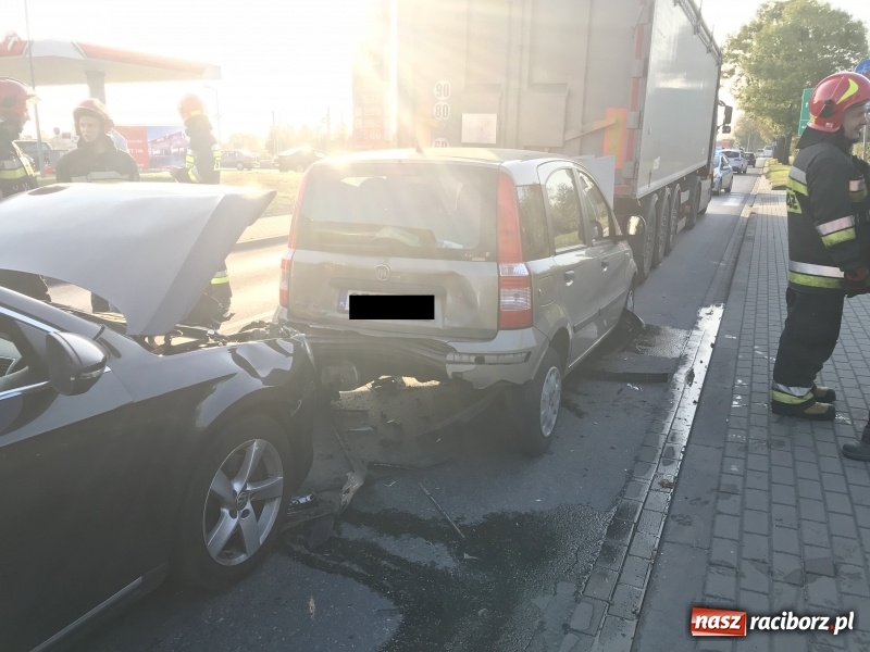 Zdjęcie w galerii na portalu naszraciborz.pl: Trzy samochody zderzyły się na Rybnickiej  wiadomości z regionu