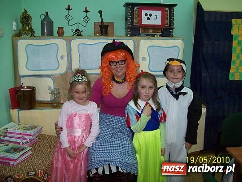 Zdjęcie w galerii na portalu naszraciborz.pl: W odwiedzinach u Baby Jagi wiadomości z regionu