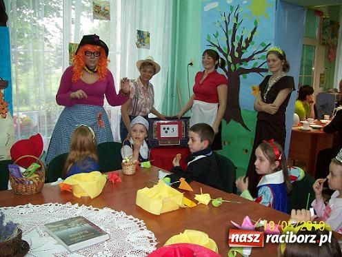 Zdjęcie w galerii na portalu naszraciborz.pl: W odwiedzinach u Baby Jagi wiadomości z regionu