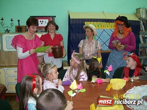 Zdjęcie w galerii na portalu naszraciborz.pl: W odwiedzinach u Baby Jagi wiadomości z regionu