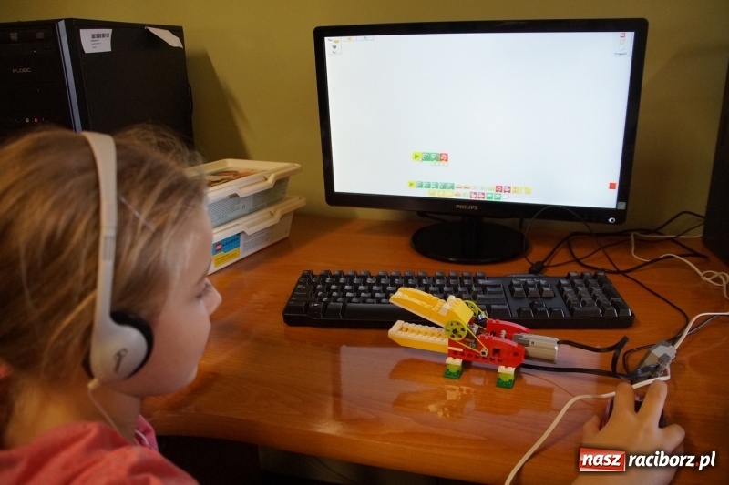 Zdjęcie w galerii na portalu naszraciborz.pl: W szkole na Ostrogu uczą robotyki  wiadomości z regionu