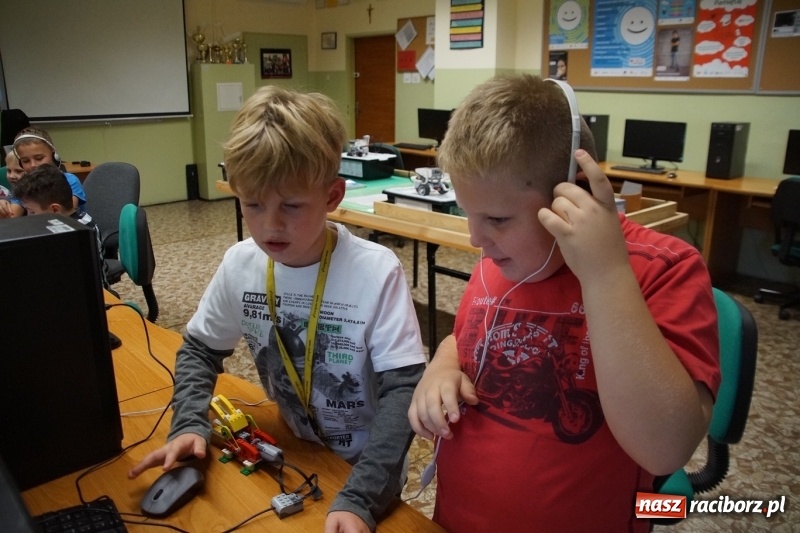Zdjęcie w galerii na portalu naszraciborz.pl: W szkole na Ostrogu uczą robotyki  wiadomości z regionu
