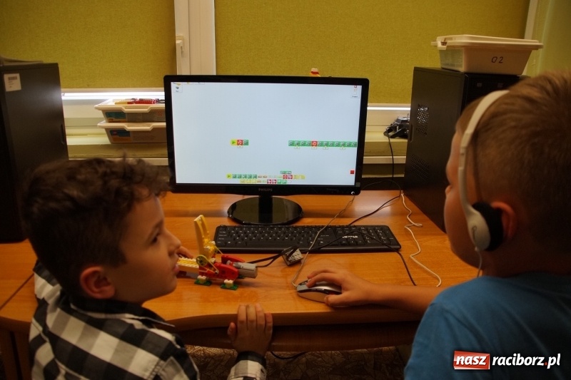 Zdjęcie w galerii na portalu naszraciborz.pl: W szkole na Ostrogu uczą robotyki  wiadomości z regionu