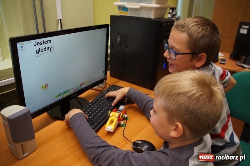 Zdjęcie w galerii na portalu naszraciborz.pl: W szkole na Ostrogu uczą robotyki  wiadomości z regionu