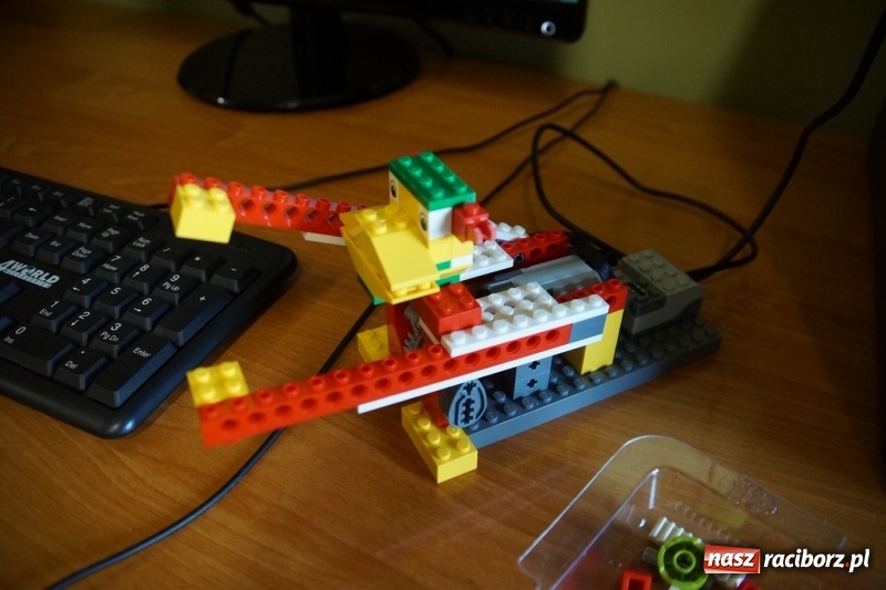 Zdjęcie w galerii na portalu naszraciborz.pl: W szkole na Ostrogu uczą robotyki  wiadomości z regionu