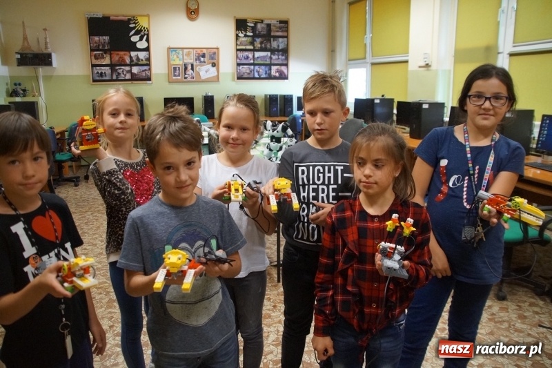 Zdjęcie w galerii na portalu naszraciborz.pl: W szkole na Ostrogu uczą robotyki  wiadomości z regionu