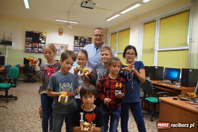 Zdjęcie w galerii na portalu naszraciborz.pl: W szkole na Ostrogu uczą robotyki  wiadomości z regionu