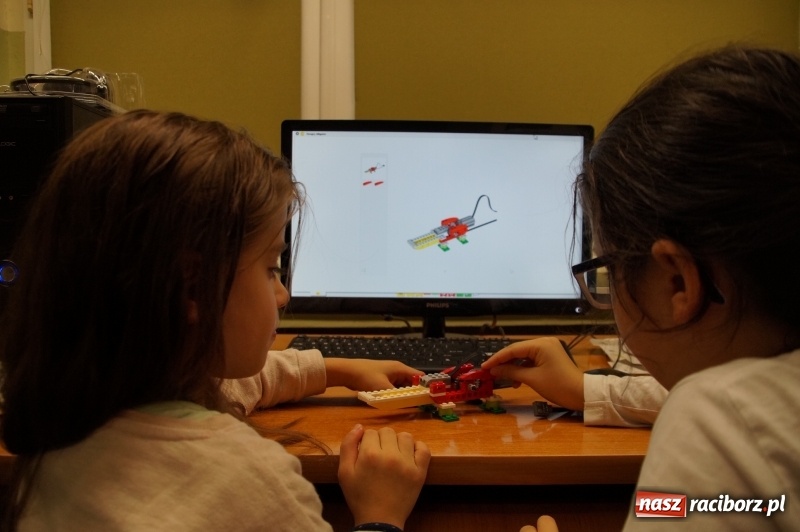 Zdjęcie w galerii na portalu naszraciborz.pl: W szkole na Ostrogu uczą robotyki  wiadomości z regionu