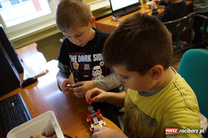 Zdjęcie w galerii na portalu naszraciborz.pl: W szkole na Ostrogu uczą robotyki  wiadomości z regionu