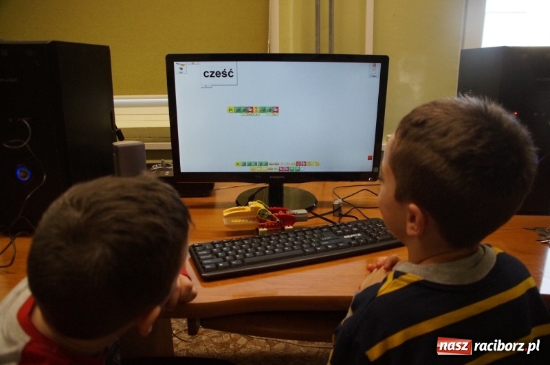 Zdjęcie w galerii na portalu naszraciborz.pl: W szkole na Ostrogu uczą robotyki  wiadomości z regionu