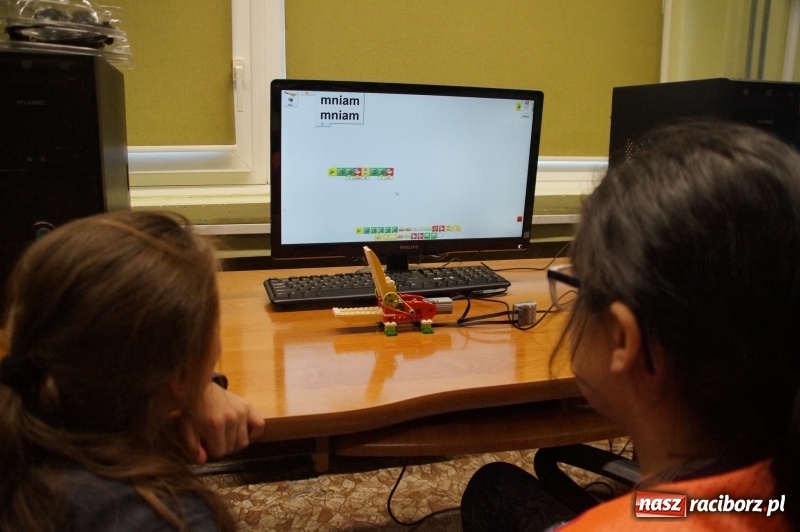 Zdjęcie w galerii na portalu naszraciborz.pl: W szkole na Ostrogu uczą robotyki  wiadomości z regionu
