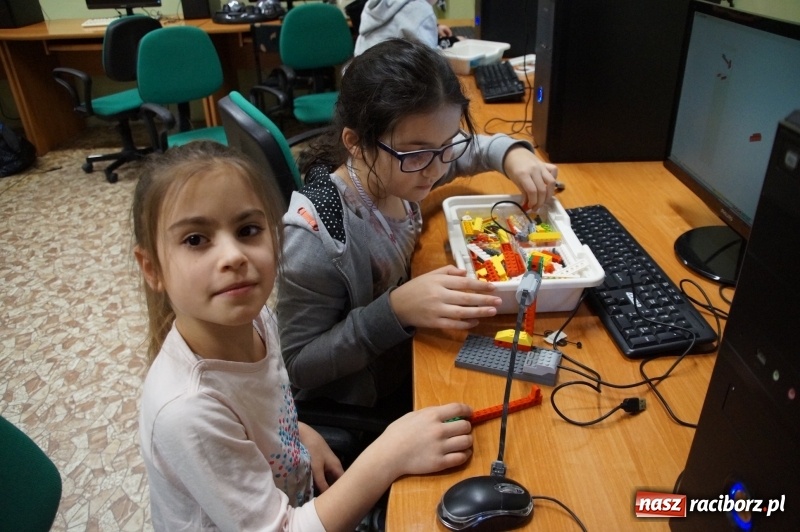 Zdjęcie w galerii na portalu naszraciborz.pl: W szkole na Ostrogu uczą robotyki  wiadomości z regionu