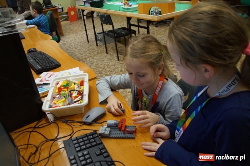 Zdjęcie w galerii na portalu naszraciborz.pl: W szkole na Ostrogu uczą robotyki  wiadomości z regionu