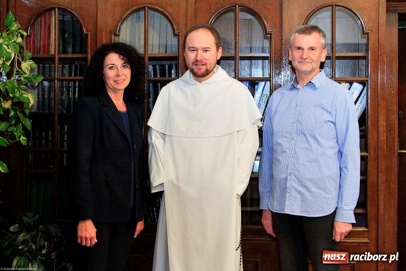 Zdjęcie w galerii na portalu naszraciborz.pl: Adam Rokosz gościem kolejnego Spotkania z Absolwentem w 1 LO wiadomości z regionu