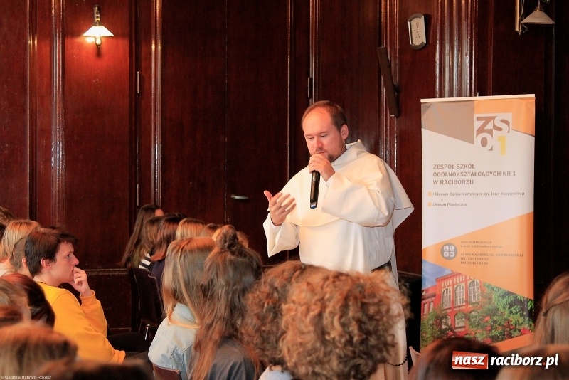 Zdjęcie w galerii na portalu naszraciborz.pl: Adam Rokosz gościem kolejnego Spotkania z Absolwentem w 1 LO wiadomości z regionu