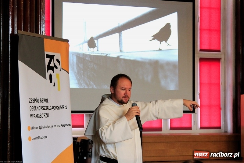 Zdjęcie w galerii na portalu naszraciborz.pl: Adam Rokosz gościem kolejnego Spotkania z Absolwentem w 1 LO wiadomości z regionu