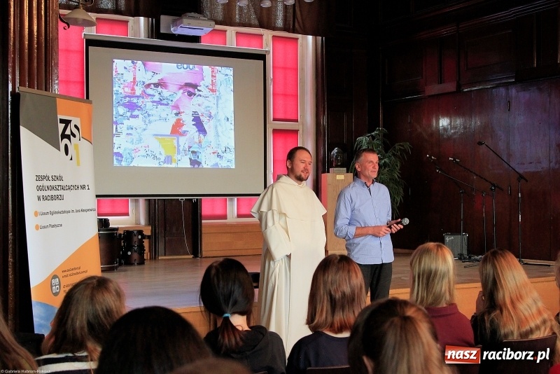 Zdjęcie w galerii na portalu naszraciborz.pl: Adam Rokosz gościem kolejnego Spotkania z Absolwentem w 1 LO wiadomości z regionu