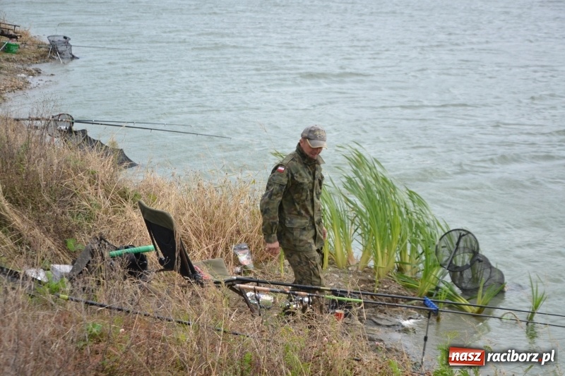 Zdjęcie w galerii na portalu naszraciborz.pl: Kiepskie branie na finał sezonu na stawie Brudny  wiadomości z regionu