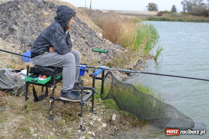 Zdjęcie w galerii na portalu naszraciborz.pl: Kiepskie branie na finał sezonu na stawie Brudny  wiadomości z regionu