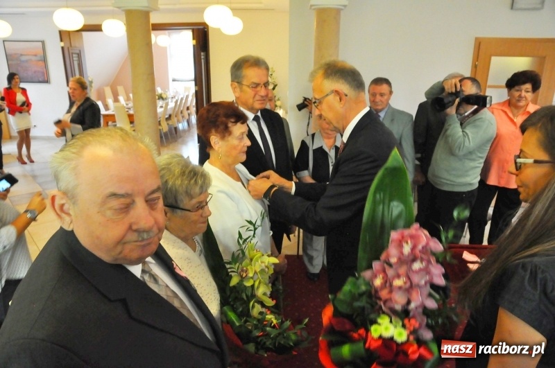 Zdjęcie w galerii na portalu naszraciborz.pl: Złote gody w Raciborzu. Ten medal jest wyjątkowy. Można go zdobyć tylko we dwoje  wiadomości z regionu