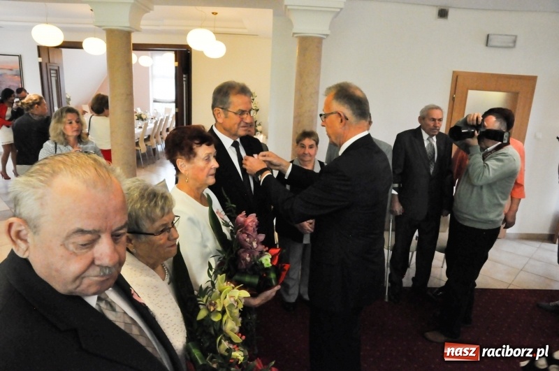 Zdjęcie w galerii na portalu naszraciborz.pl: Złote gody w Raciborzu. Ten medal jest wyjątkowy. Można go zdobyć tylko we dwoje  wiadomości z regionu