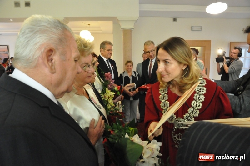 Zdjęcie w galerii na portalu naszraciborz.pl: Złote gody w Raciborzu. Ten medal jest wyjątkowy. Można go zdobyć tylko we dwoje  wiadomości z regionu