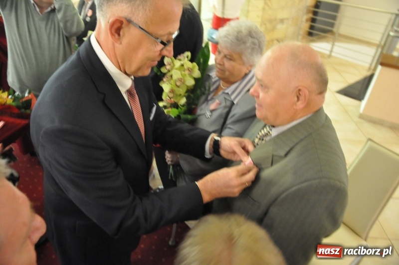 Zdjęcie w galerii na portalu naszraciborz.pl: Złote gody w Raciborzu. Ten medal jest wyjątkowy. Można go zdobyć tylko we dwoje  wiadomości z regionu