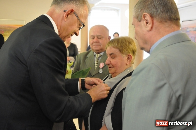 Zdjęcie w galerii na portalu naszraciborz.pl: Złote gody w Raciborzu. Ten medal jest wyjątkowy. Można go zdobyć tylko we dwoje  wiadomości z regionu