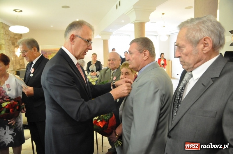 Zdjęcie w galerii na portalu naszraciborz.pl: Złote gody w Raciborzu. Ten medal jest wyjątkowy. Można go zdobyć tylko we dwoje  wiadomości z regionu