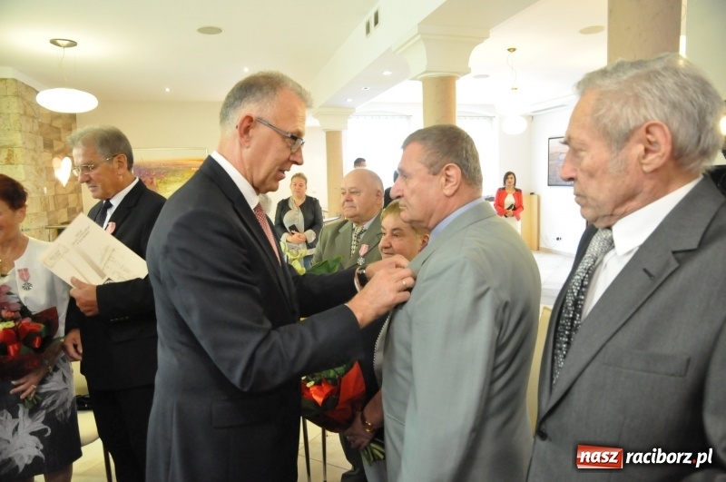 Zdjęcie w galerii na portalu naszraciborz.pl: Złote gody w Raciborzu. Ten medal jest wyjątkowy. Można go zdobyć tylko we dwoje  wiadomości z regionu