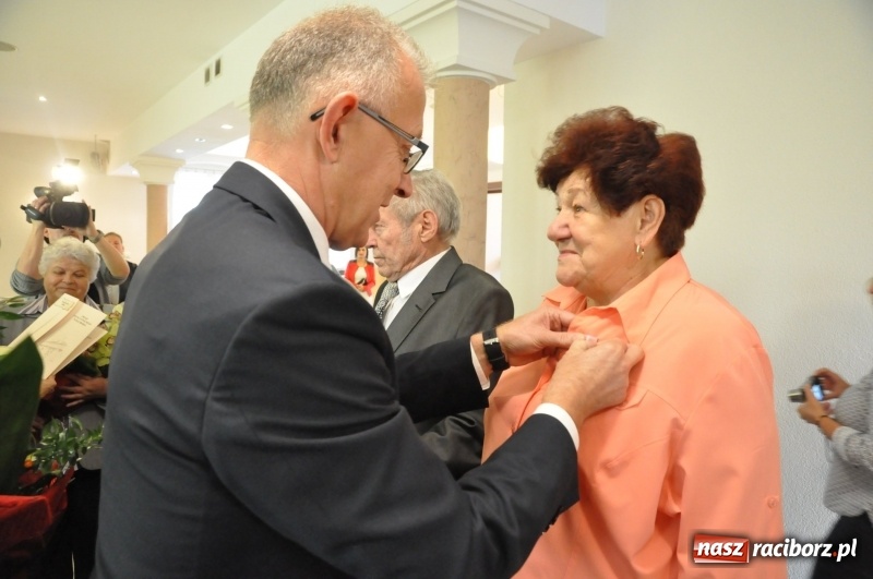 Zdjęcie w galerii na portalu naszraciborz.pl: Złote gody w Raciborzu. Ten medal jest wyjątkowy. Można go zdobyć tylko we dwoje  wiadomości z regionu