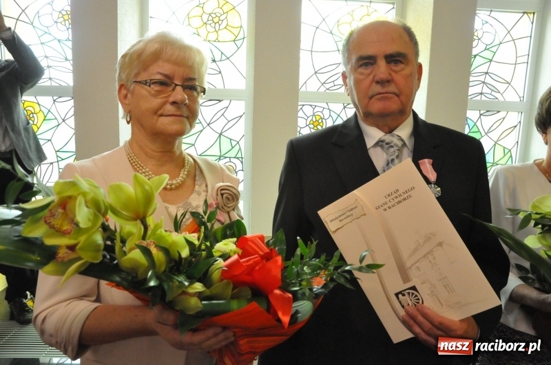 Zdjęcie w galerii na portalu naszraciborz.pl: Złote gody w Raciborzu. Ten medal jest wyjątkowy. Można go zdobyć tylko we dwoje  wiadomości z regionu
