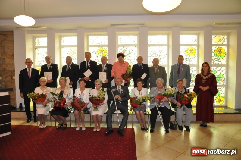 Zdjęcie w galerii na portalu naszraciborz.pl: Złote gody w Raciborzu. Ten medal jest wyjątkowy. Można go zdobyć tylko we dwoje  wiadomości z regionu