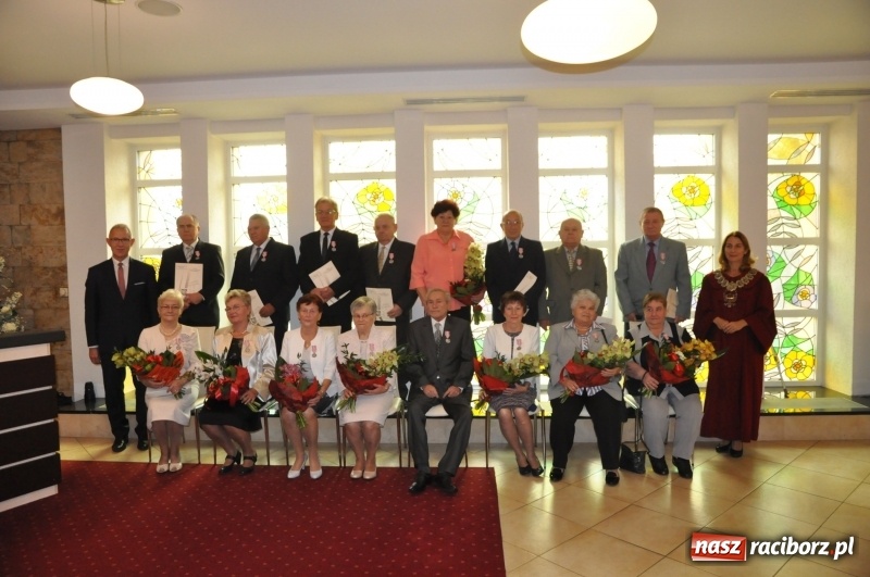 Zdjęcie w galerii na portalu naszraciborz.pl: Złote gody w Raciborzu. Ten medal jest wyjątkowy. Można go zdobyć tylko we dwoje  wiadomości z regionu