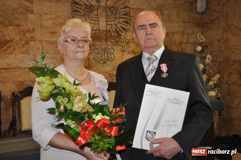 Zdjęcie w galerii na portalu naszraciborz.pl: Złote gody w Raciborzu. Ten medal jest wyjątkowy. Można go zdobyć tylko we dwoje  wiadomości z regionu